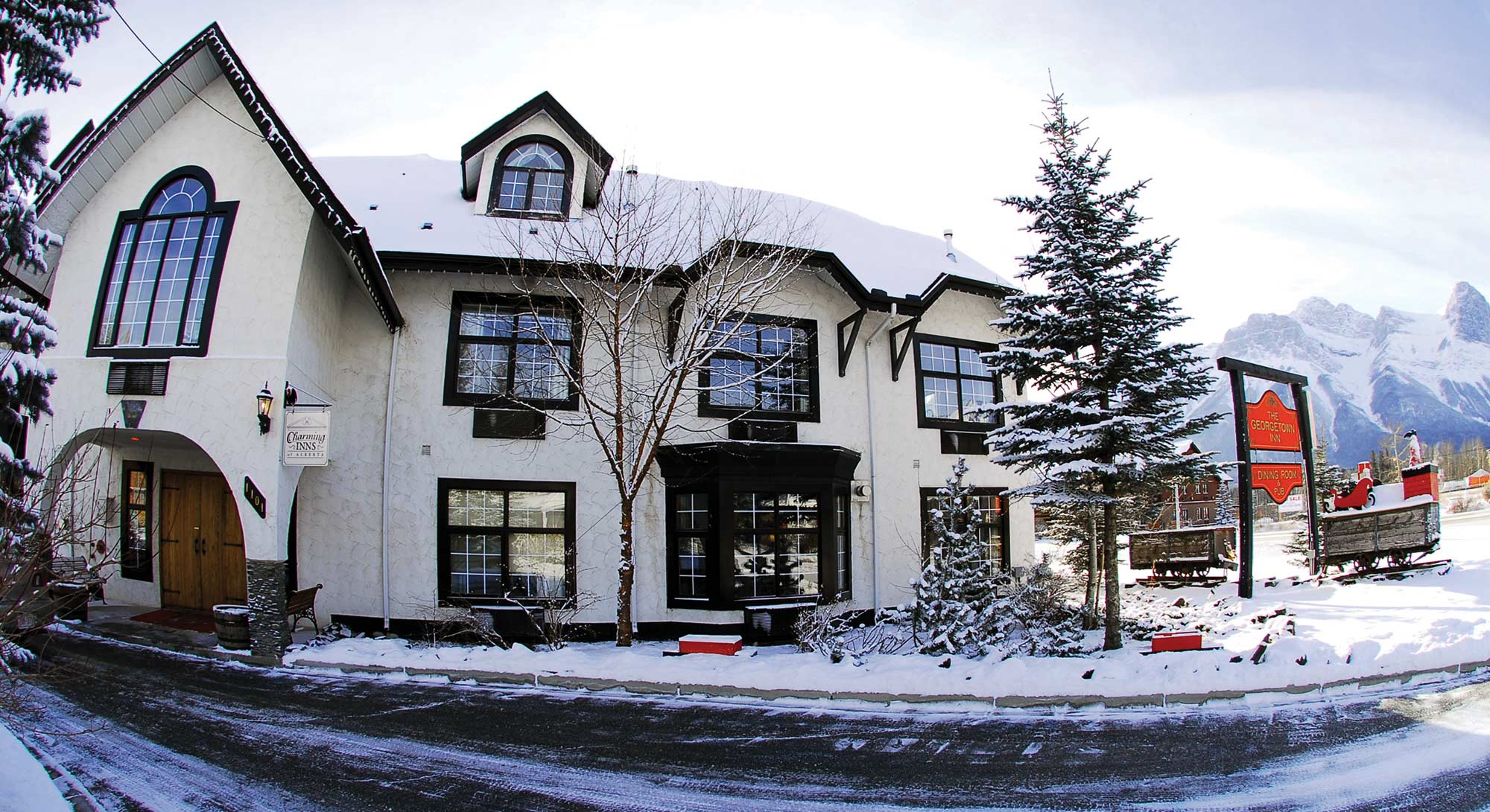 The front of the Georgetown Inn in winter.